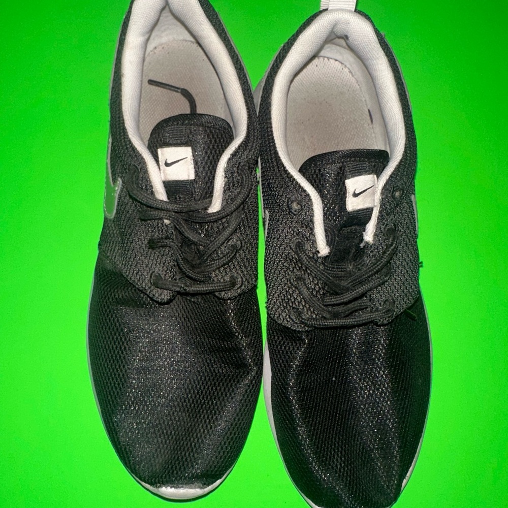 Nike size 7Y Black Athletic Shoes